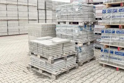 Pflastersteine, Betonplatten und Mauersteine – veiling bij Aurena, Zurndorf