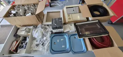 Camper en caravan onderdelen inclusief palletbox, O.a. Dometic, Reimo – kavel bij Onlineveilingmeester, Groningen