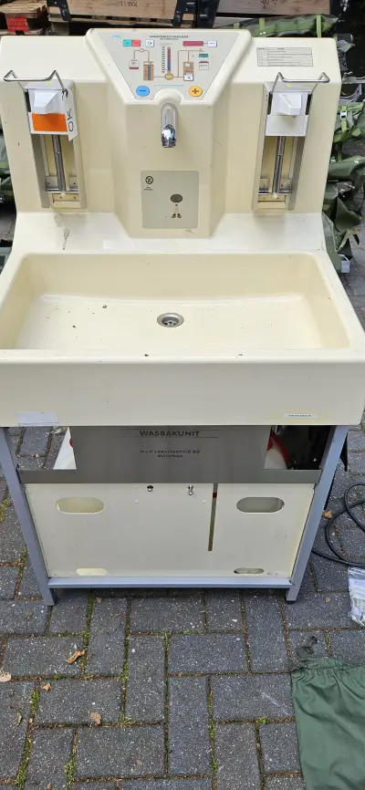 Mobiele wasbak unit in zagres kist, H + P Labortechnik AG Munchen – kavel bij Onlineveilingmeester, Groningen