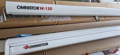 2x Luifel, 2x elektrische opstap, klapraam met hor en verduisteringscassette, Omnistor, Mapa, Dometic – kavel bij Onlineveilingmeester, Groningen