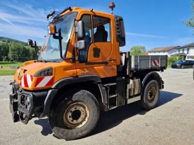 1 Mercedes-Benz Unimog U218 – kavel bij Zoll-Auktion, Hunding