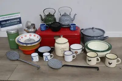 Set geëmailleerd keukengerei - Jaren '60 – kavel bij GSD Auctions, Zoeterwoude