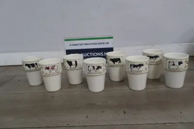 Set van 8 mokken met koeienmotief – kavel bij GSD Auctions, Zoeterwoude
