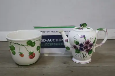 Porseleinen theepot en bloempot – kavel bij GSD Auctions, Zoeterwoude