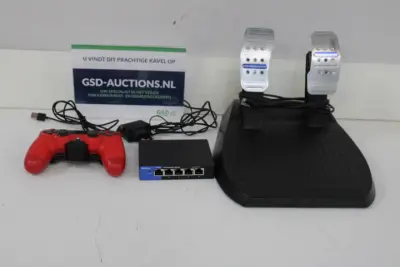 Racestuur pedalen, controller en netwerk switch – kavel bij GSD Auctions, Zoeterwoude