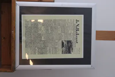 Ingelijste De Volkskrant krantenpagina – kavel bij GSD Auctions, Zoeterwoude