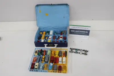 Vintage speelgoed autocollectie in kunststof koffer – kavel bij GSD Auctions, Zoeterwoude