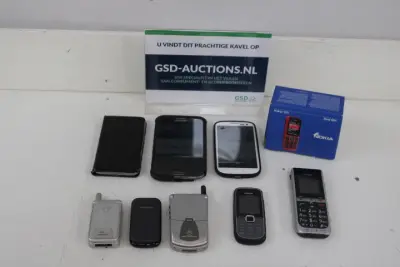 Diverse mobiele telefoons met Nokia doosje – kavel bij GSD Auctions, Zoeterwoude
