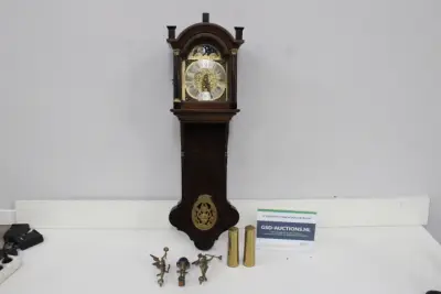 Antieke houten staartklok met messing wijzerplaat – kavel bij GSD Auctions, Zoeterwoude