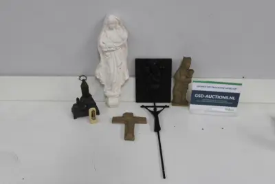 Set religieuze beelden en kruisen – kavel bij GSD Auctions, Zoeterwoude