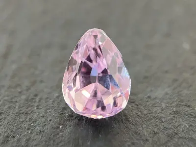 Kunziet - 8.09 carat natuurlijke kunziet – kavel bij Onlineveilingmeester