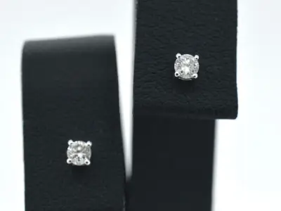 Witgouden oorbellen met diamant – kavel bij Onlineveilingmeester