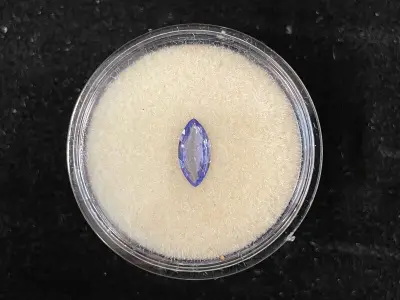 Edelsteen - Blauw-Paarse edelsteen – kavel bij Onlineveilingmeester