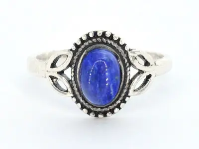 Zilveren sterling ring met een blauwe edelsteen – kavel bij Onlineveilingmeester