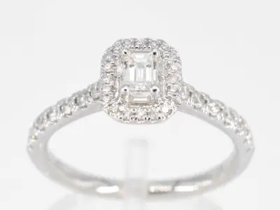 Witgouden entourage ring met briljant en baguette geslepen diamant – kavel bij Onlineveilingmeester