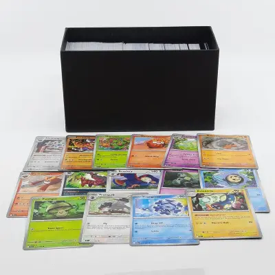 Kaarten in doos, Pokémon, Scarlet&Violet Black Volt – kavel bij Domeinen Roerende Zaken, Groningen