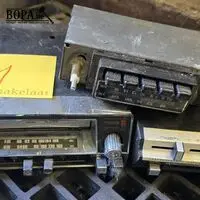Vintage auto radio/cassette 3 stuks – kavel bij BOPA Auctions, Ieper