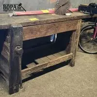 Houten werkbank met bankschroef – kavel bij BOPA Auctions, Ieper