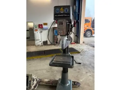 1 Alzmetall Standbohrmaschine Typ AX3SV – kavel bij Zoll-Auktion, Stephanskirchen