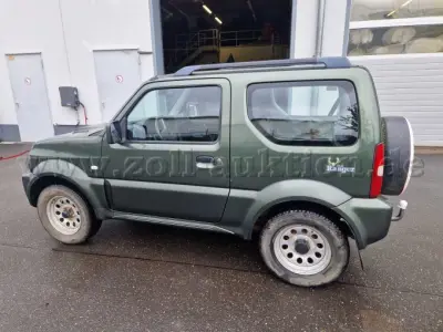 1 Suzuki Jimny Ranger mit kleinem Heinemann Kastenanhänger als Paket – kavel bij Zoll-Auktion, Bad Münstereifel