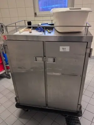 5385.997 => 1 Speisenauslieferungswagen – kavel bij VENTA Industrieversteigerungen, Hagen