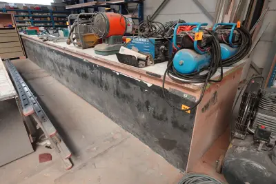 Houten werktafel – kavel bij Openbare Verkopen, Deerlijk