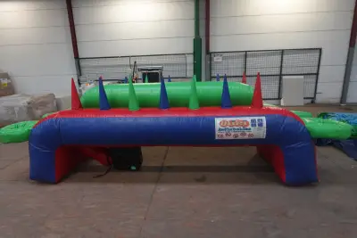 2x Divers springkasteel – kavel bij Openbare Verkopen, Wielsbeke