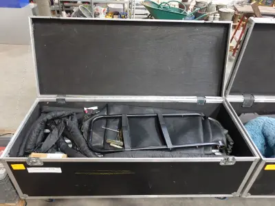 Verrijdbare flightcase + inhoud – kavel bij Openbare Verkopen, Wielsbeke