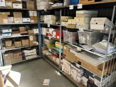 5 verijdbare magazijnkarren met grote partij kantoor benodigdheden – kavel bij VH Auctions