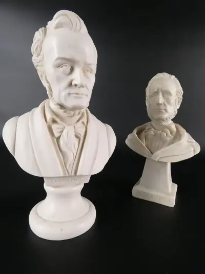 Set van 2 witte buste beelden van Wagner – kavel bij De Kringwinkel, Heverlee