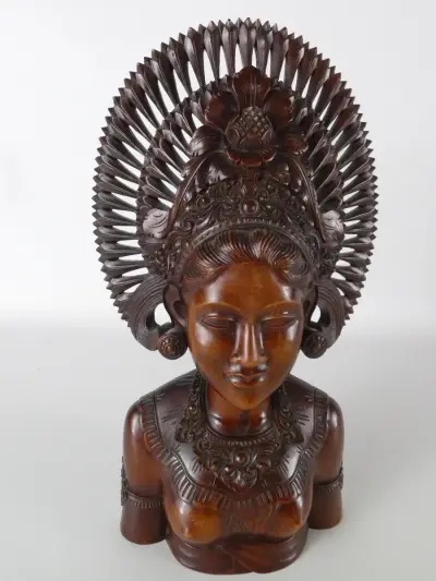 Houtsnijwerk Indonesische danseres – kavel bij De Kringwinkel, Heverlee