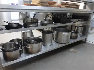 Partij inox kookpotten/pannen – kavel bij Openbare Verkopen, Bredene