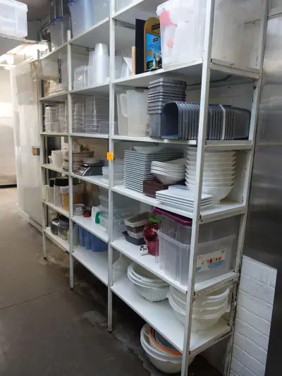 Inhoud rek – kavel bij Openbare Verkopen, Bredene