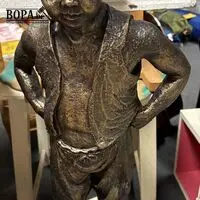 Vebronsd beeld staande jongen - get. Geert Kunen – kavel bij BOPA Auctions, Ieper
