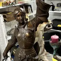 Antieke sculptuur Jeanne d'Arc in gevechtstenue - get – kavel bij BOPA Auctions, Ieper