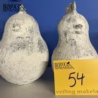 Decoratieve beeldjes - 2 stuks – kavel bij BOPA Auctions, Ieper