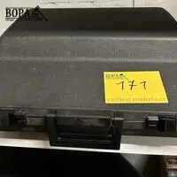 Retro Hermes 505 typemachine in opbergkoffer – kavel bij BOPA Auctions, Ieper