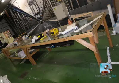 set werktafels met inhoud – kavel bij Clicpublic, Mons