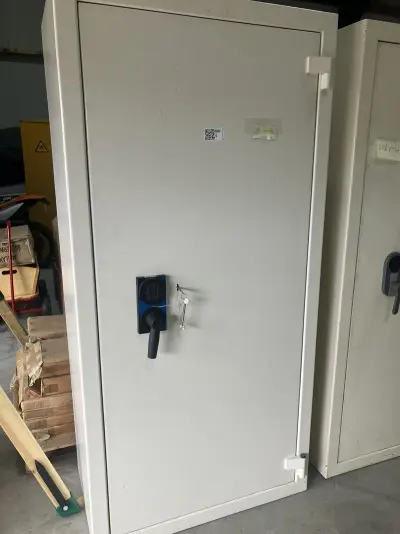 Kluiskast, Stahlschrank, cremewit, 2004 – kavel bij Onlineveilingmeester, Kootstertille