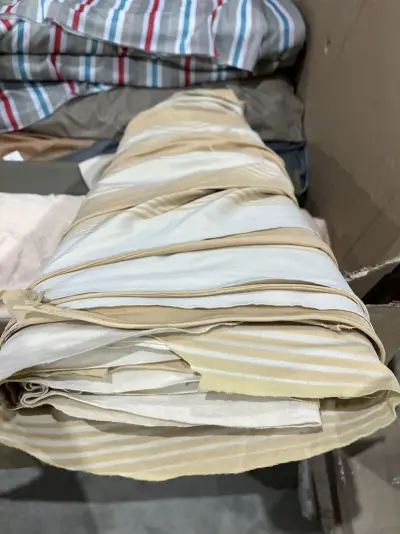 Kuubsdoos met 59 rollen stof – kavel bij Onlineveilingmeester, Kootstertille