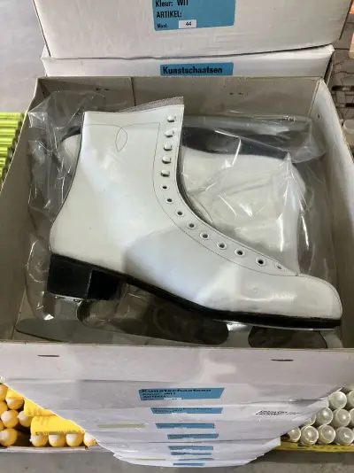 Ca. 20x Paar kunstschaatsen – kavel bij Onlineveilingmeester, Kootstertille