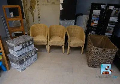 Set van stoelen en manden – kavel bij Clicpublic