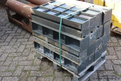 Partij vijzelblokken - 16 stuks – kavel bij ProVeiling, Waddinxveen