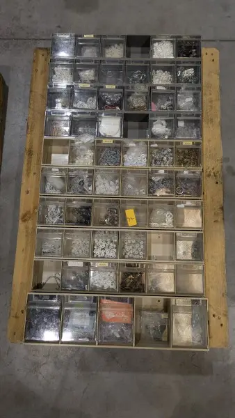 Een partij diverse accessoires – kavel bij Auctionline, Anderlecht