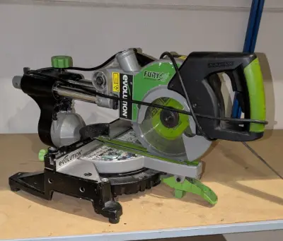 Een multifunctionele radiale verstekzaag EVOLUTION FURY 3 – kavel bij Auctionline, Anderlecht