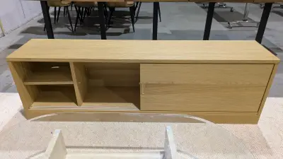 Een bruin houten TV meubel – kavel bij Auctionline, Anderlecht