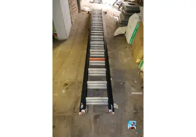 Drievoudige ladder – kavel bij Clicpublic