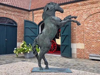 Bronzen monumentaal steigerend paard Jan – kavel bij Auctim