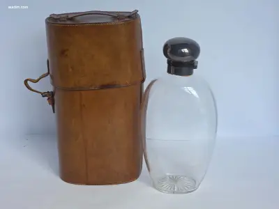 Antieke Engelse glazen veldfles / hip flask met – kavel bij Auctim