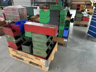 2 Paletten mit Kunststofflagersichtkästen, Schäferkästen – kavel bij Lueders & Partner, Crailsheim
